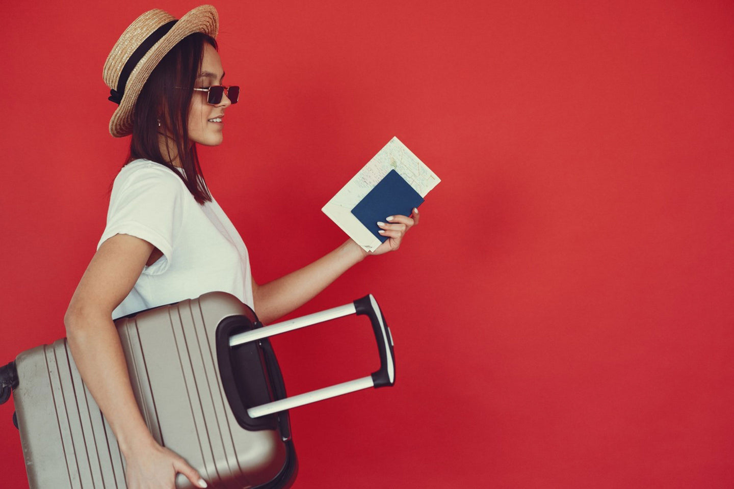How to Pack Light: 10 Tips for Women Traveling on a Trip